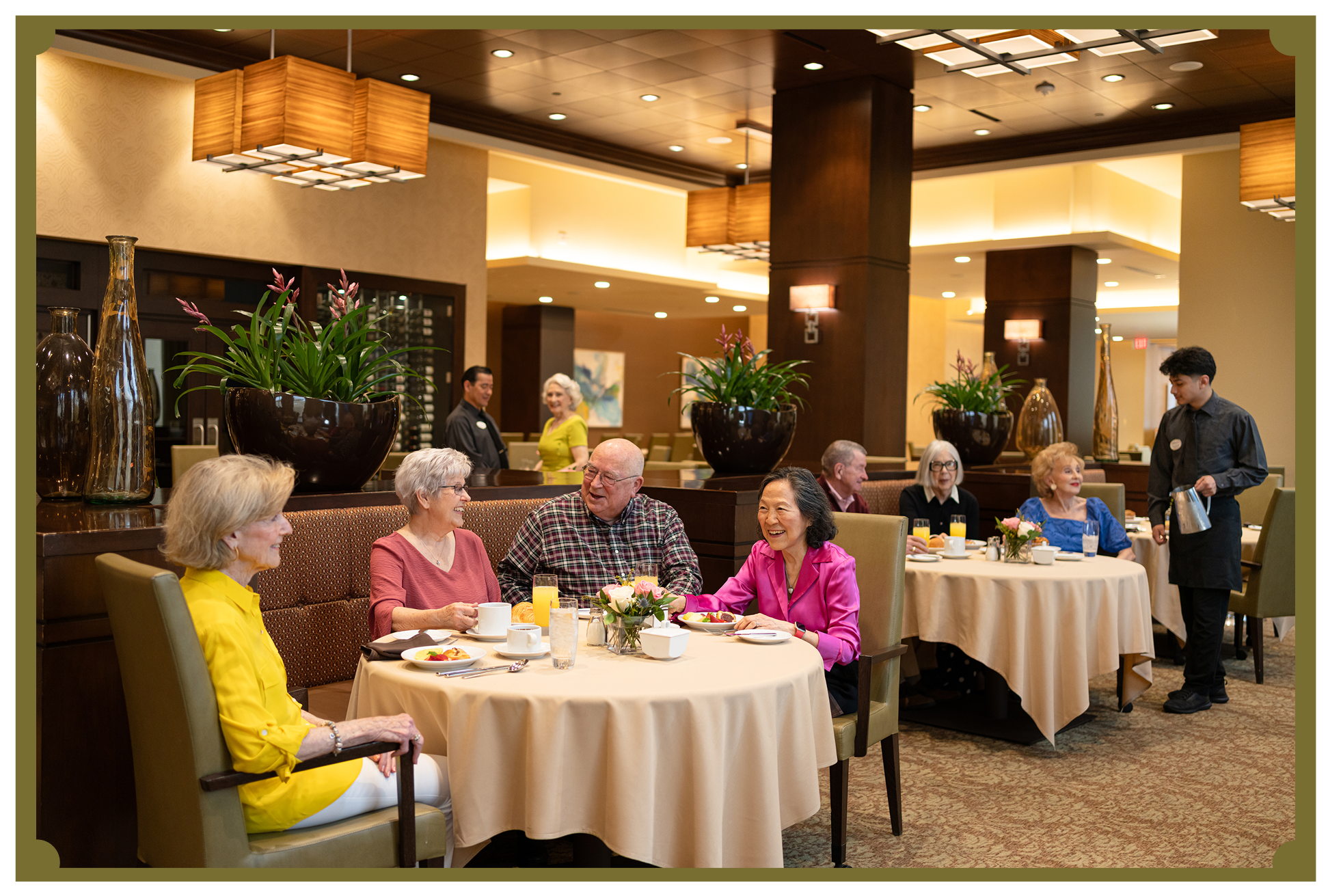 Elegant dining room at Laural Parke with residents enjoying a meal